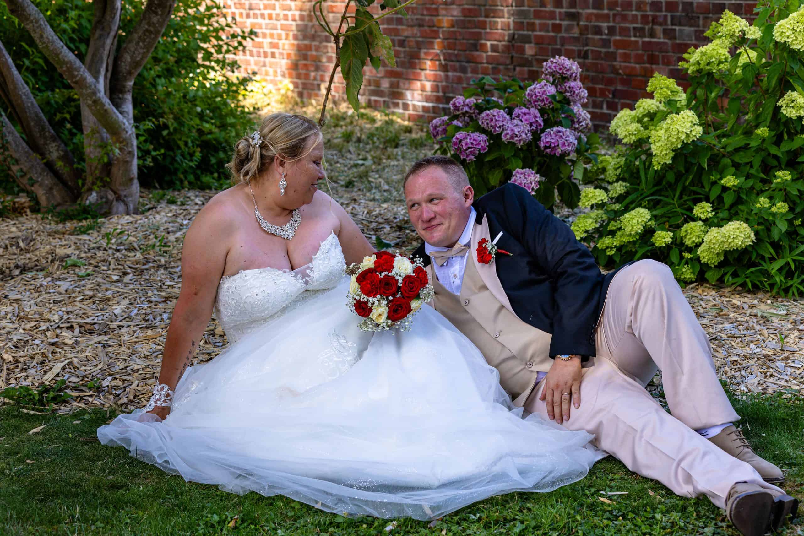 couple mariage parc photo romantique