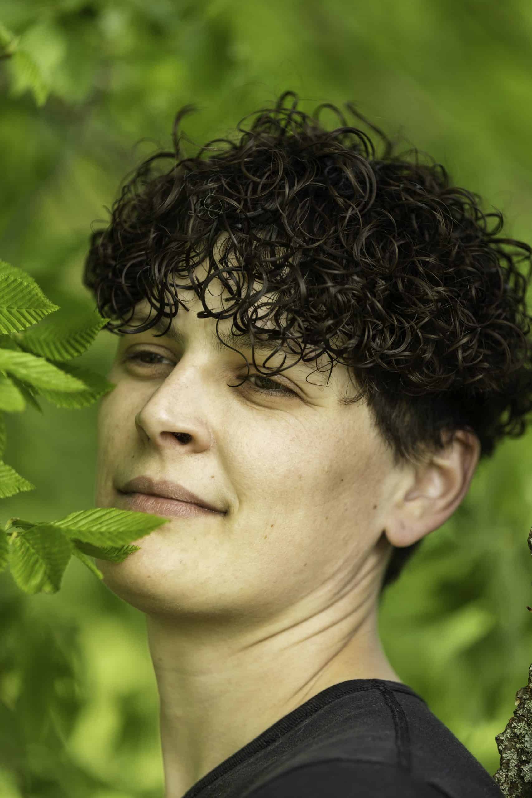 portrait éditorial élégant extérieur